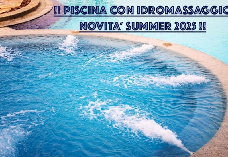 Piscina idromassaggio azzurra, estate 2025: relax e divertimento assicurati.